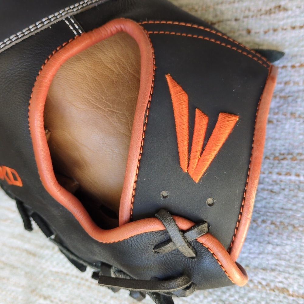 Rare!! Limited Edition Easton Mako 13.5" First Base Glove - Picture 4 of 16
